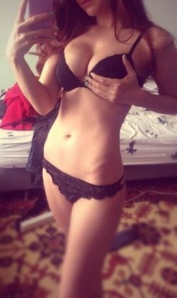 Девушки в черном нижнем белье