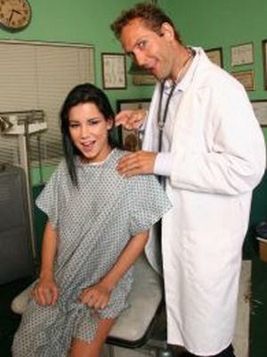 Озабоченный хирург извратился над пациенткой