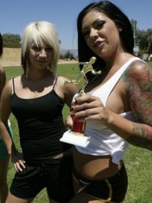 Классная телка Mason Moore с новеньким трахалем